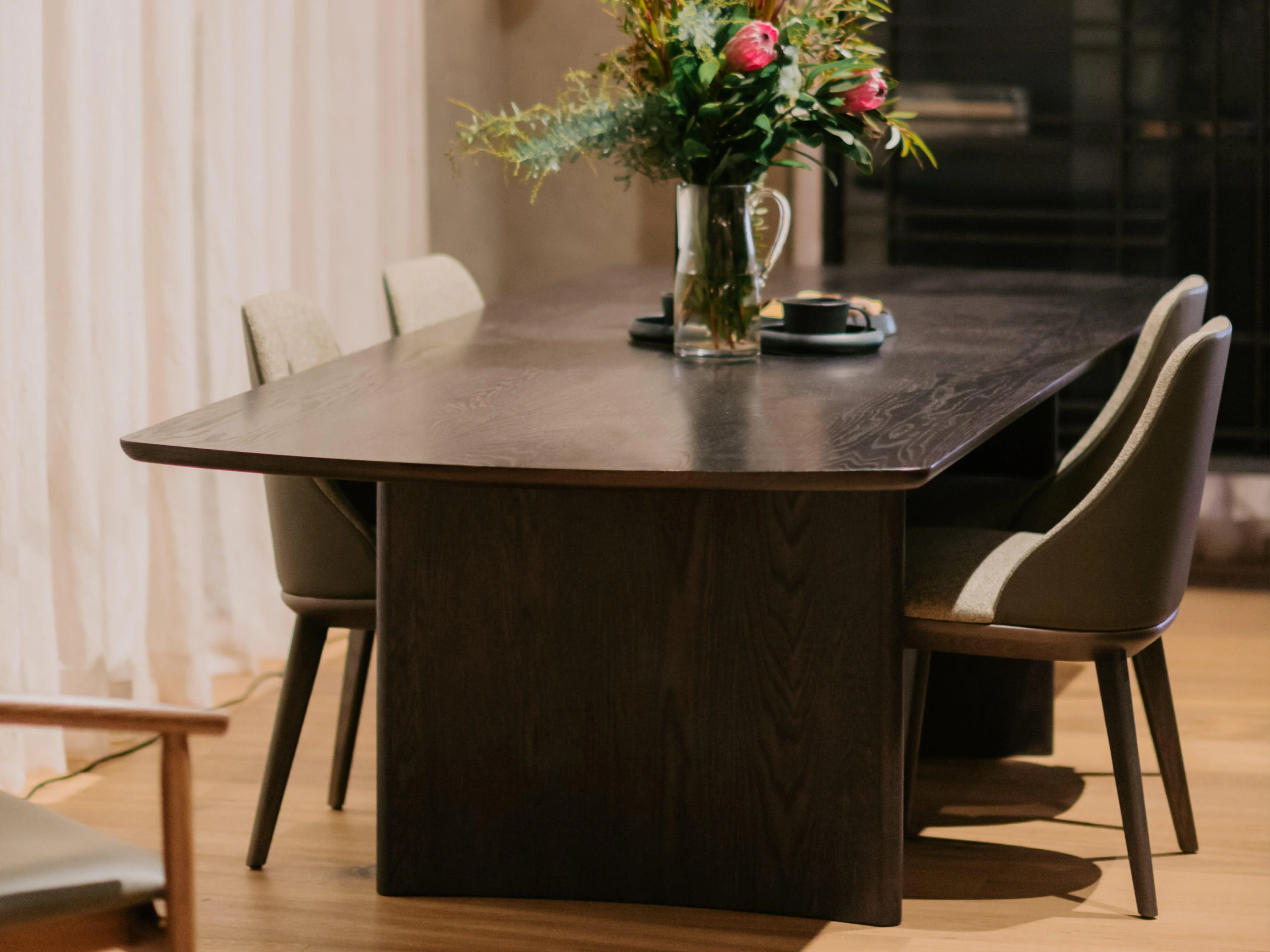 DINING TABLE (4)